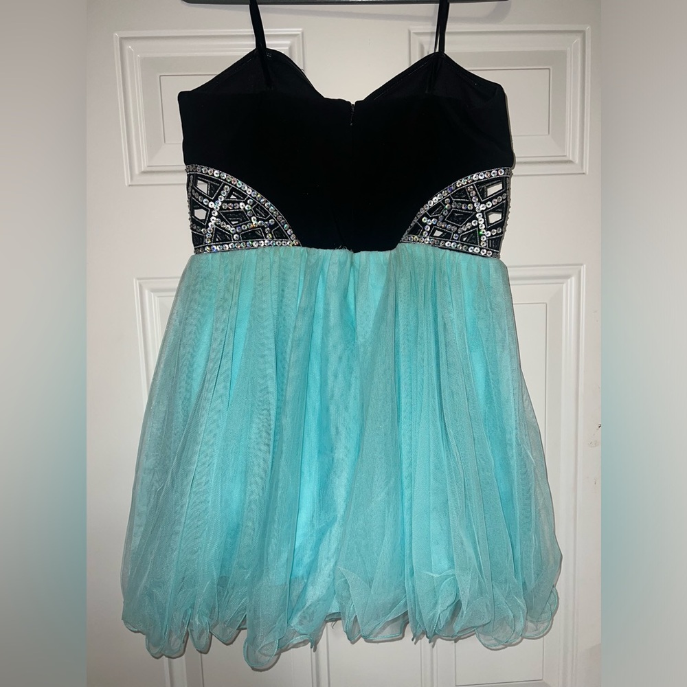 Homecoming Dress - Picture 3 of 6